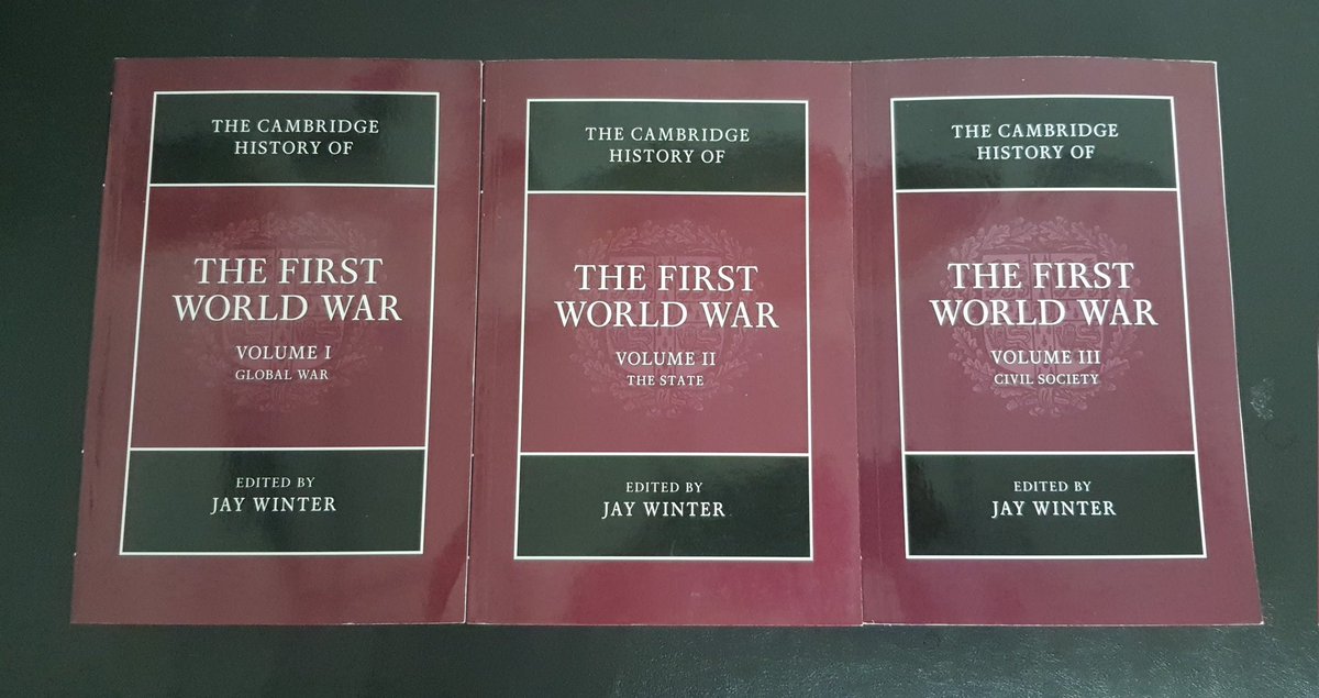 gelibolu2015's tweet photo. Günün kitabı
The @Cambridge_Uni History of The First World War

Global War 754 s
The State  786 s
Civil Society 763 s
Jay Winter Editörlüğünde, çeşitli ülkelerden çok sayıda tarihçinin katkılarıyla, askeri, siyasi, sosyal, kültürel yönleri ile kapsamlı Birinci Dünya Savaşı kitabı https://t.co/RkPmoCi9aT
