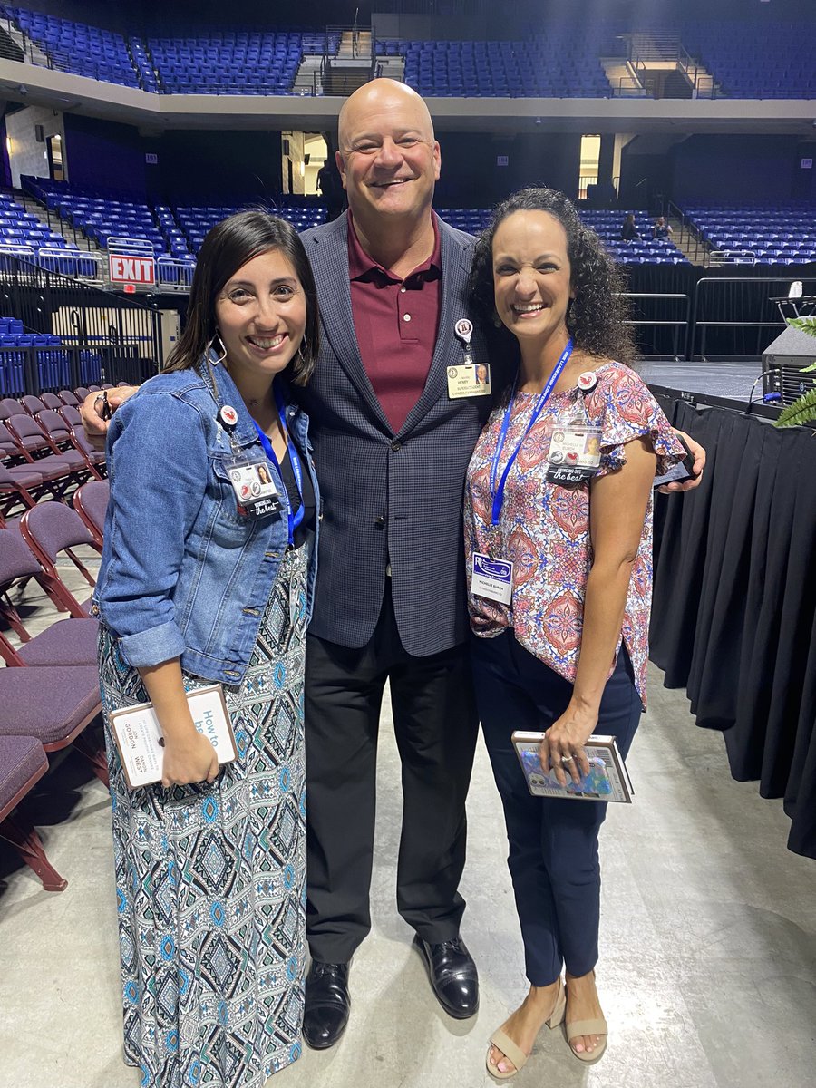 It’s always a good day when you get to talk to @SuptMarkHenry! 🤩 @mrs_burch3 @rennellredhawks #wearerennell