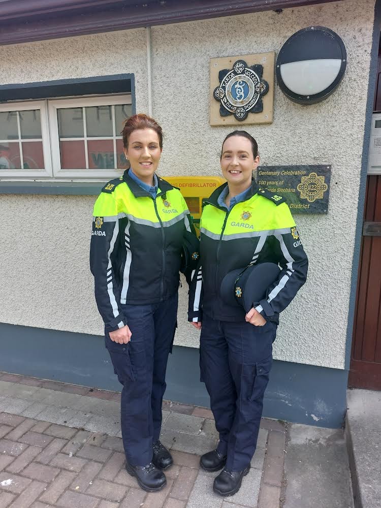 On May 26th, Garda Roisín O’Donnell and Garda Rose McGlynn were on patrol along the M1 when they were waved down by the parents of Tabish (19)- he had sustained an injury to his arm and his parents were driving him to hospital when they got a flat tyre.

#KeepingPeopleSafe