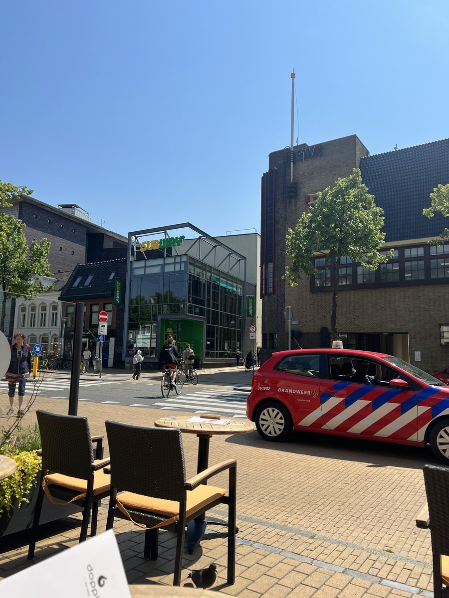 Boycuckboy's tweet photo. In de stad van @goddess_coco22  😏 hoe zou ik reageren als ik haar toevallig tegen kom 🤩😏 https://t.co/3La46ZztCH