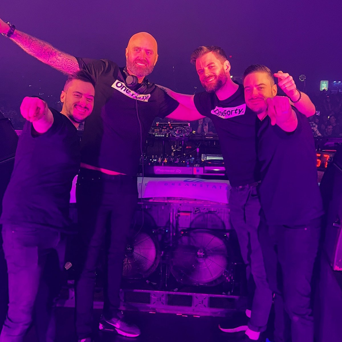Yoshi & Razner (@yoshirazner) on Twitter photo This photo was taken in the US 🇺🇸, after playing our collaboration together on a big stage for the 1st time… and now that track is on preorder here 👇🏼👇🏼🤩🤩
fsoe.streamlink.to/connectingminds
<a href="/MettaandGlyde/">Metta & Glyde</a> <a href="/FsoeRecordings/">Future Sound of Egypt</a> This photo was taken in the US 🇺🇸, after playing our collaboration together on a big stage for the 1st time… and now that track is on preorder here 👇🏼👇🏼🤩🤩
fsoe.streamlink.to/connectingminds
<a href="/MettaandGlyde/">Metta & Glyde</a> <a href="/FsoeRecordings/">Future Sound of Egypt</a>