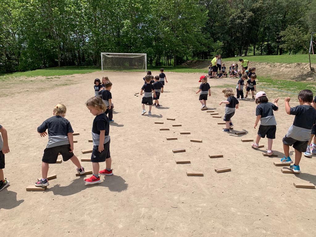 SantNicolau's tweet photo. Els nens i les nenes d’ #I3SN🌻🌼 hem ajudat a la marmota Max a superar unes proves molt entretingudes.
Ens ho hem passat molt bé a Mas Banyeres (Centelles) 🤗 i hem pogut conèixer els animals de la granja🦌🐴
#educacioinfantil #escola #sabadell https://t.co/264nDZoACR