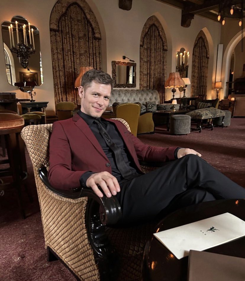 ᅠ                      

ᅠ

                   𝔑ight light in the air. 

ᅠ

ᅠ

ᅠ