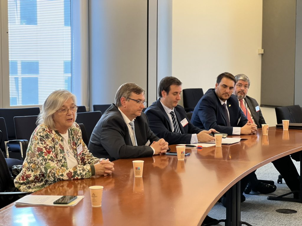 De regreso de Bruselas, trabajando en la Misión integrada por parlamentarios de Argentina, Brasil, Paraguay y Uruguay, encargada del seguimiento del acuerdo de Asociación MERCOSUR - Unión Europea. Reuniones provechosas que permitirán avanzar en la discusión del acuerdo.