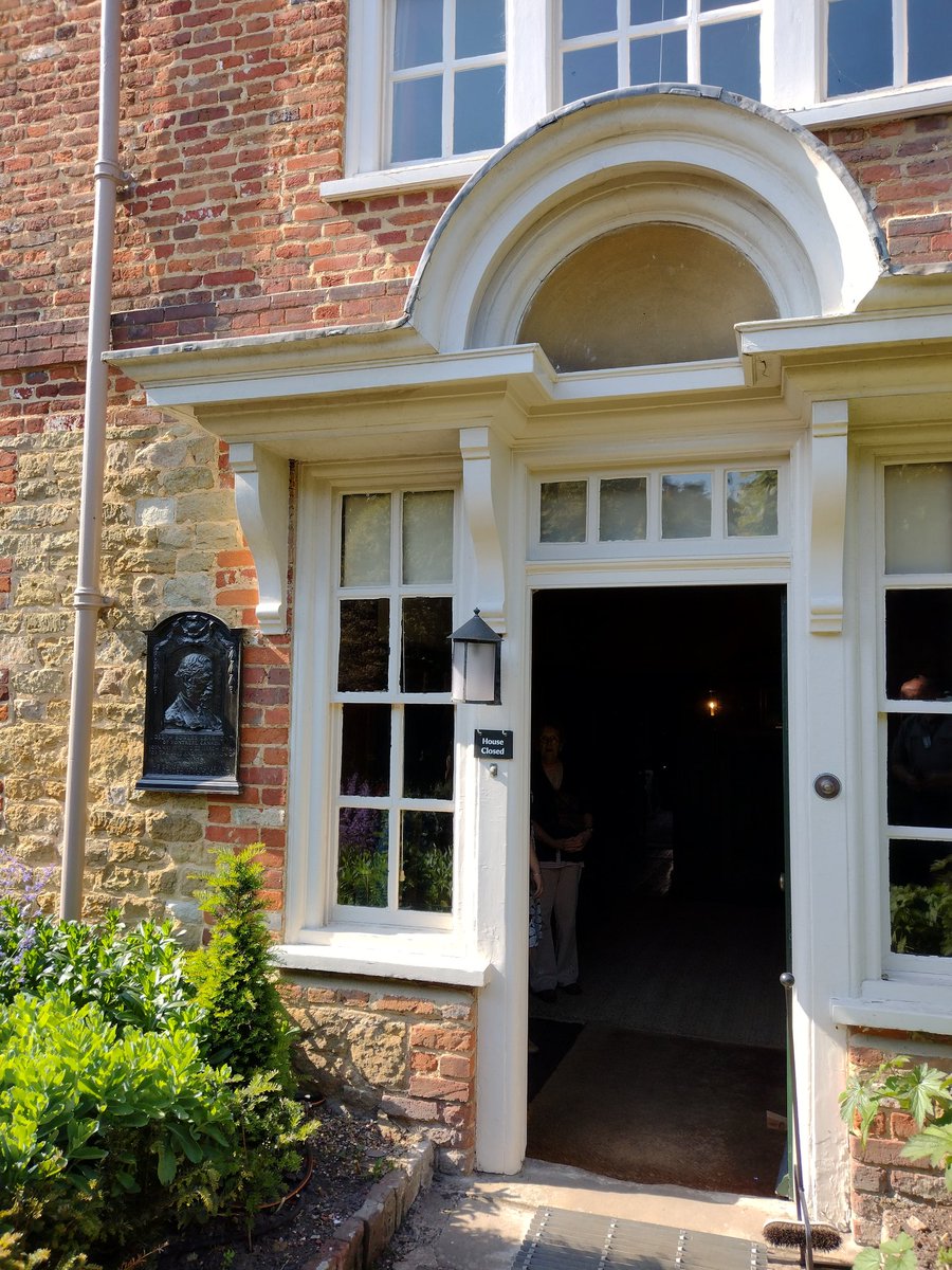 mrsvincevincent's tweet photo. Work is a dubious term for it when it involves opening the door (and garden) of delightful @southeastNT #QuebecHouse on a warm sunny evening as part of our @VolunteersWeek thank you. I might have had as much fun as anyone. https://t.co/uFXbcHe0Du
