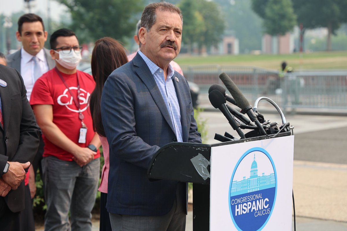 Stood proudly w/<a href="/CASA/">casa</a>, <a href="/USImmHUB/">USA Immigration Hub</a> &amp; <a href="/hispaniccaucus/">Congressional Hispanic Caucus</a> this morning to ask <a href="/POTUS/">President Donald J. Trump</a> to designate Nepal, Nicaragua, El Salvador, &amp; Honduras for TPS, and to redesignate Venezuela. 

The US should always help families remain together.