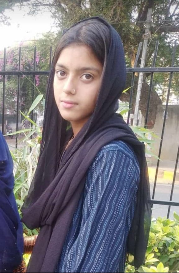 #MissingAlert 
#Darbhanga
यह लड़की जिसका नाम आमीना परवीन, उम्र 17 साल पिता का नाम निजामुद्दीन अंसारी, मकान कनसी दरभंगा, यह लड़की 07/06/23 को सुबह 11 बजे अपने घर से सीएम आर्ट्स कॉलेज दरभंगा में फॉर्म भरने के लिए निकली है लेकिन अभी तक यह घर नहीं लौटी है,