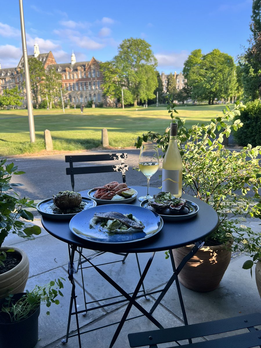Table for one or two? 

#seafood #wine #organic #naturalwine #bruntsfield #edinburgh #edinburghfood #alfresco #bistro #instafood #edinburghrestaurant #visitscotland #tablefortwo #love