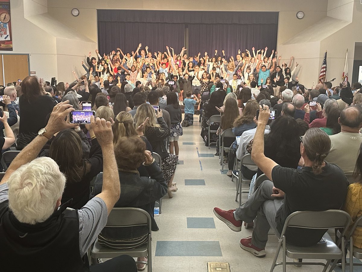 lemaguire's tweet photo. Congratulations ⁦@GardenRoadES⁩ 5th graders! 🎓🙌💙 We are better for having you in our lives! ⁦@PowayUnified⁩ https://t.co/lhp56JsJZI