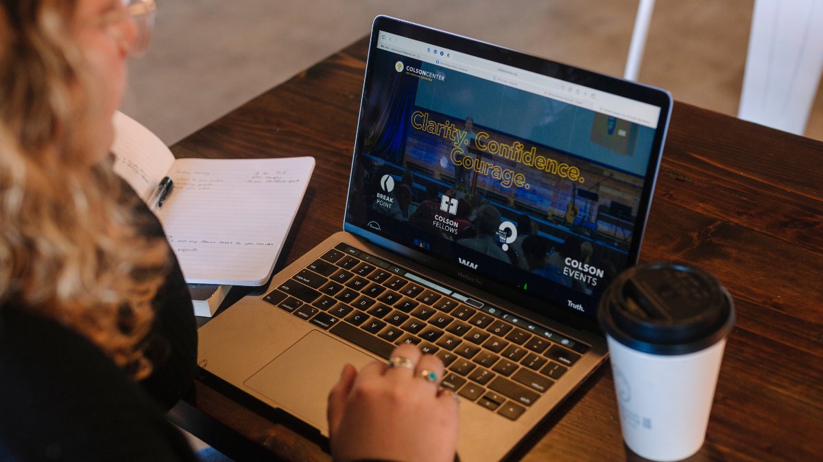 BreakpointCC's tweet image. When #Worldviews Collide: Ideas, Consequences, and #Christians
The Colson Center equips Christians to live out their #faith with clarity, confidence, and courage in this cultural moment.
Read the full article at hubs.la/Q01SM78m0