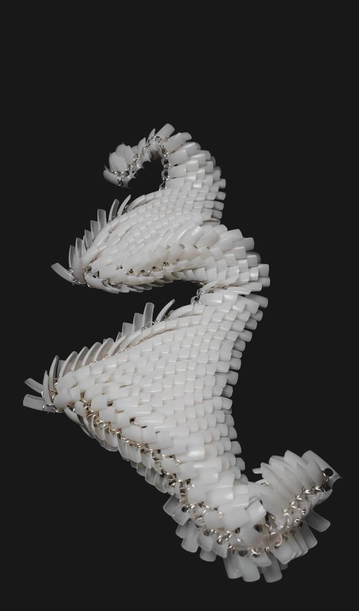 MUGAMTB1's tweet photo. Concepto atractivo es "Encubiertas" de Karla Ximena Galindo. Este proyecto de #ArteJoven2023 utiliza extensiones de uñas postizas tejidas con aros de peltre Creaciones textiles que propician reflexiones feministas. Ven a #MuseoGaleríaArteMexiquenseTorresBicentenario Entrada libre https://t.co/DDa0CgW0yO