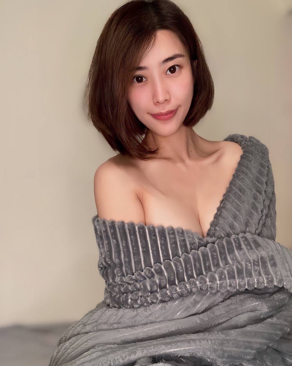 FowlerTheo73224's tweet photo. 深夜 还是深夜…是清醒还是迷离  是要求更多还是开心就好  深入浅出  在深入  面对紧紧的包裹  感受你的快乐  ​​​ #性瘾 https://t.co/xSFmcJbtpJ