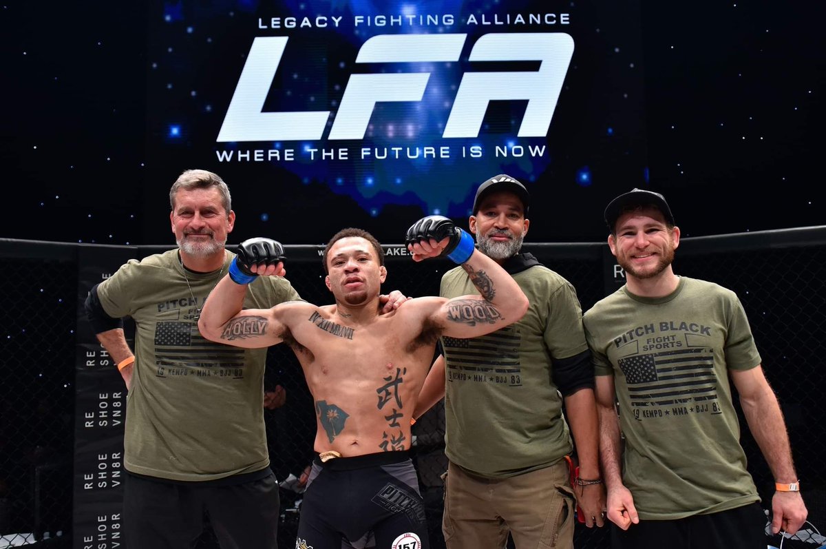 .<a href="/ItsHollywood_/">John Sweeney</a> is bringing Karate, Excitement, and Southern Hospitality to #LFA160 🏆

ℹ️: lfa.com/john-hollywood…

Friday, June 16
<a href="/OboroSportCtr/">Owensboro Sportscenter</a>
#Owensboro, #Kentucky

#MMA
#LFANation
<a href="/UFCFightPass/">UFC FIGHT PASS</a>