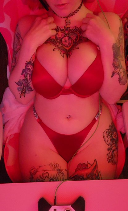 Bunnygirlnicole - 1 pic. Would you stay up late and game with me? 🥺 https://t.co/yOEBCXbf3f