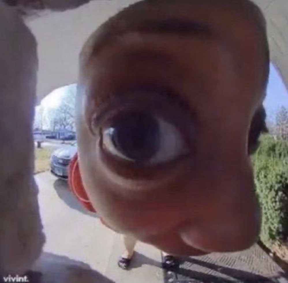 JhonnyWhite69's tweet image. me looking at all my friends locations