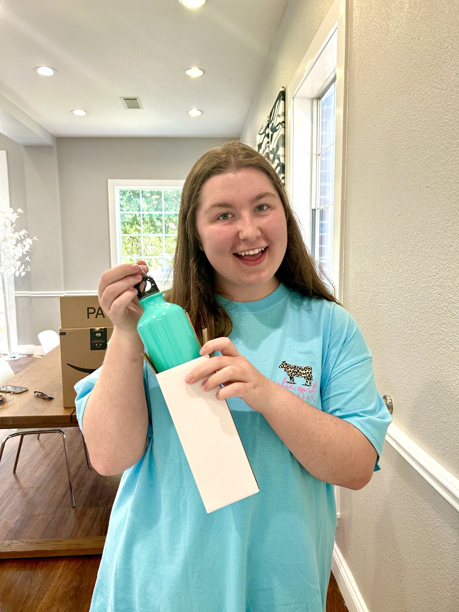 ResLifeNSU's tweet photo. This summer is a HOT one! Our RAs are staying hydrated with their super cute reusable water bottles! #reusereducerecycle #forkemdemons #nsuhousing https://t.co/fVIGlRSYfy