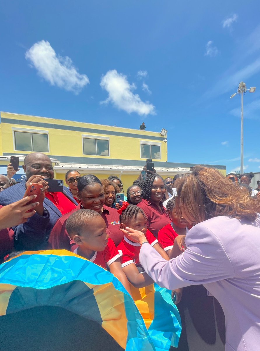 A warm welcome for Madam @VP in the Bahamas where she’s attending the U.S.-Caribbean Leaders Meeting.