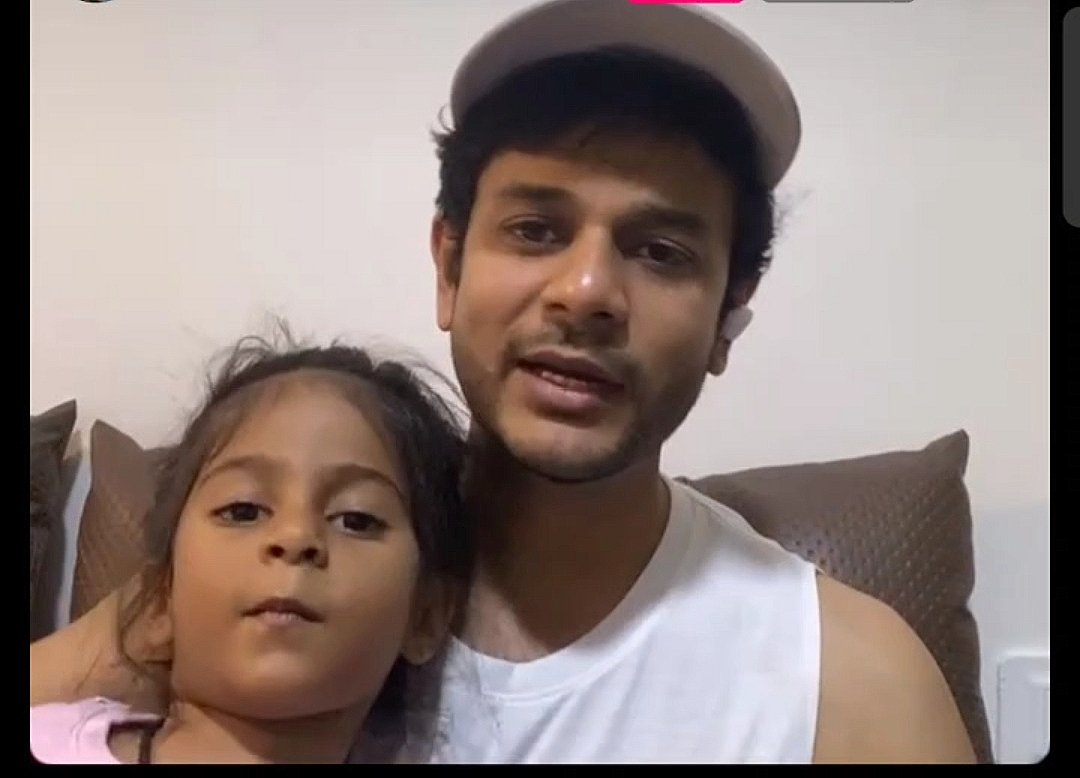 Jay and her daughter in live ❤️❤️😍😍 cutie pie #jaysoni #akshnav