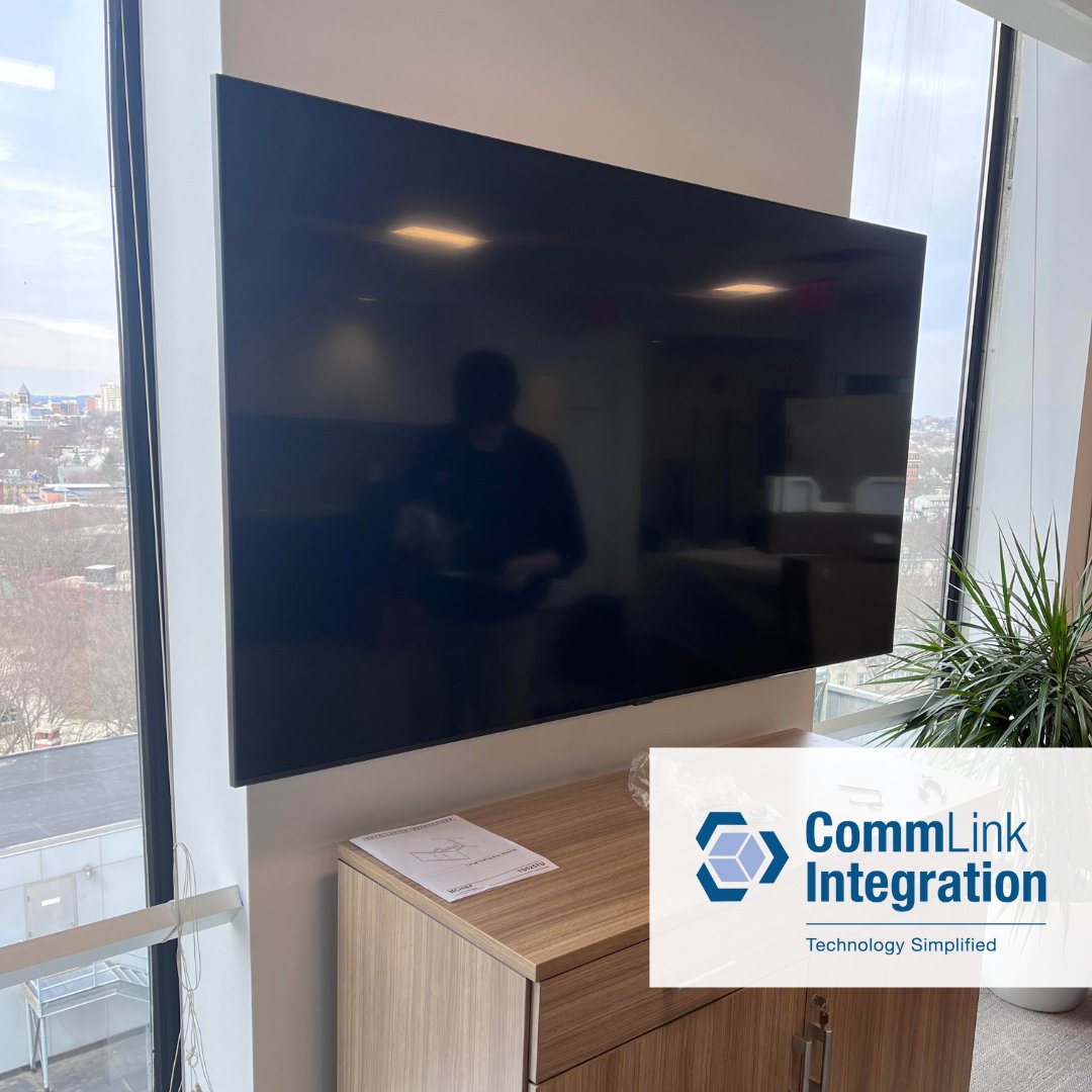 CommLinkCorp's tweet image. Elevate your meetings with state-of-the-art displays in your conference rooms! Crystal-clear visuals and seamless collaboration will take your presentations to the next level. 

#meetingrooms #conferencerooms #productivtyboost #avtweeps #audiovisual #av #technology #tech #IT