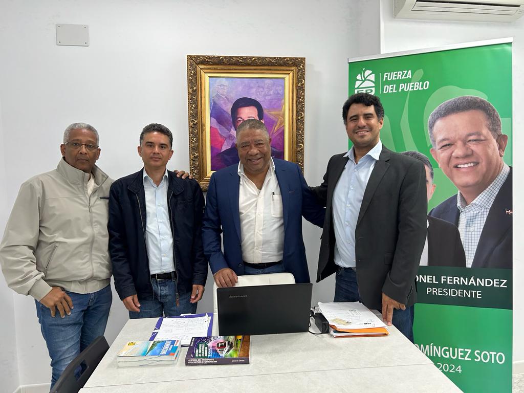 ignacioditrenf's tweet photo. Grato compartir en Madrid con los compañeros Roberto Jiménez Sec Gral de @FPcomunica para toda Europa, Rafelito Dominguez presidente en Madrid y José Alberto Medrano Sec Finanzas. @LeonelFernandez. https://t.co/o6ba6WudgG