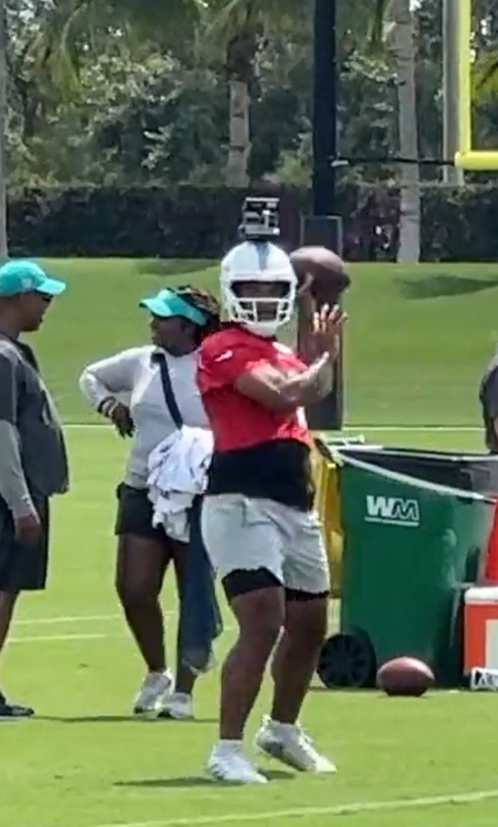 Phincane's tweet photo. Tua is a better troll than all of y'all weirdos combined. That Polaroid goes hardddd!! 😂😂😂 https://t.co/GhOL7MXBYO