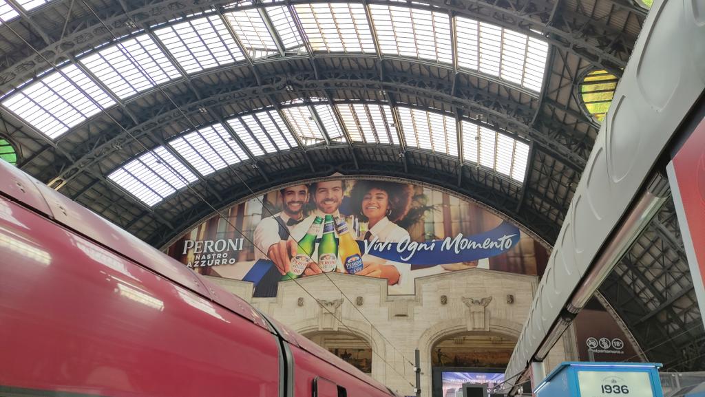 marcantonio_83's tweet photo. Poteva mancare la sponsorizzazione della stazione di Gayl'ano da parte della birra #Perani? 
#FamiglieAnobaleno https://t.co/2nXAimtjUC