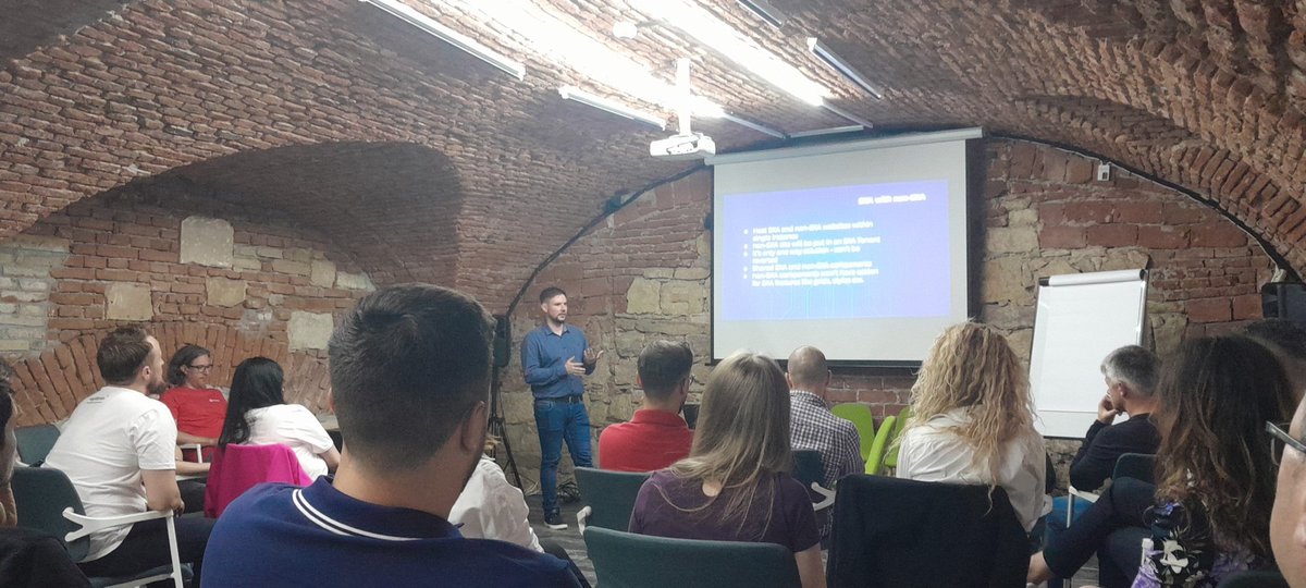 Gerhart is presenting #Sitecore Headless Sxa