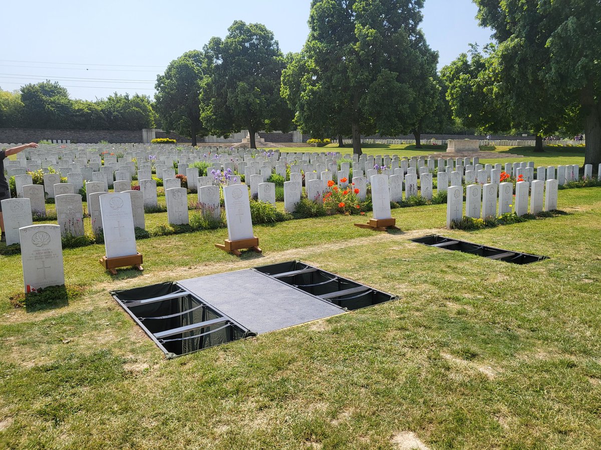 I had the honour of attending the burial of three Canadian soldiers from the First World War that were recently identified <a href="/S_Lockyer/">Dr Sarah Lockyer</a> The soldiers of the <a href="/CalgHighrs/">Calgary Highlanders</a> and British Columbia Regiment did fantastic work to honour these soldiers.