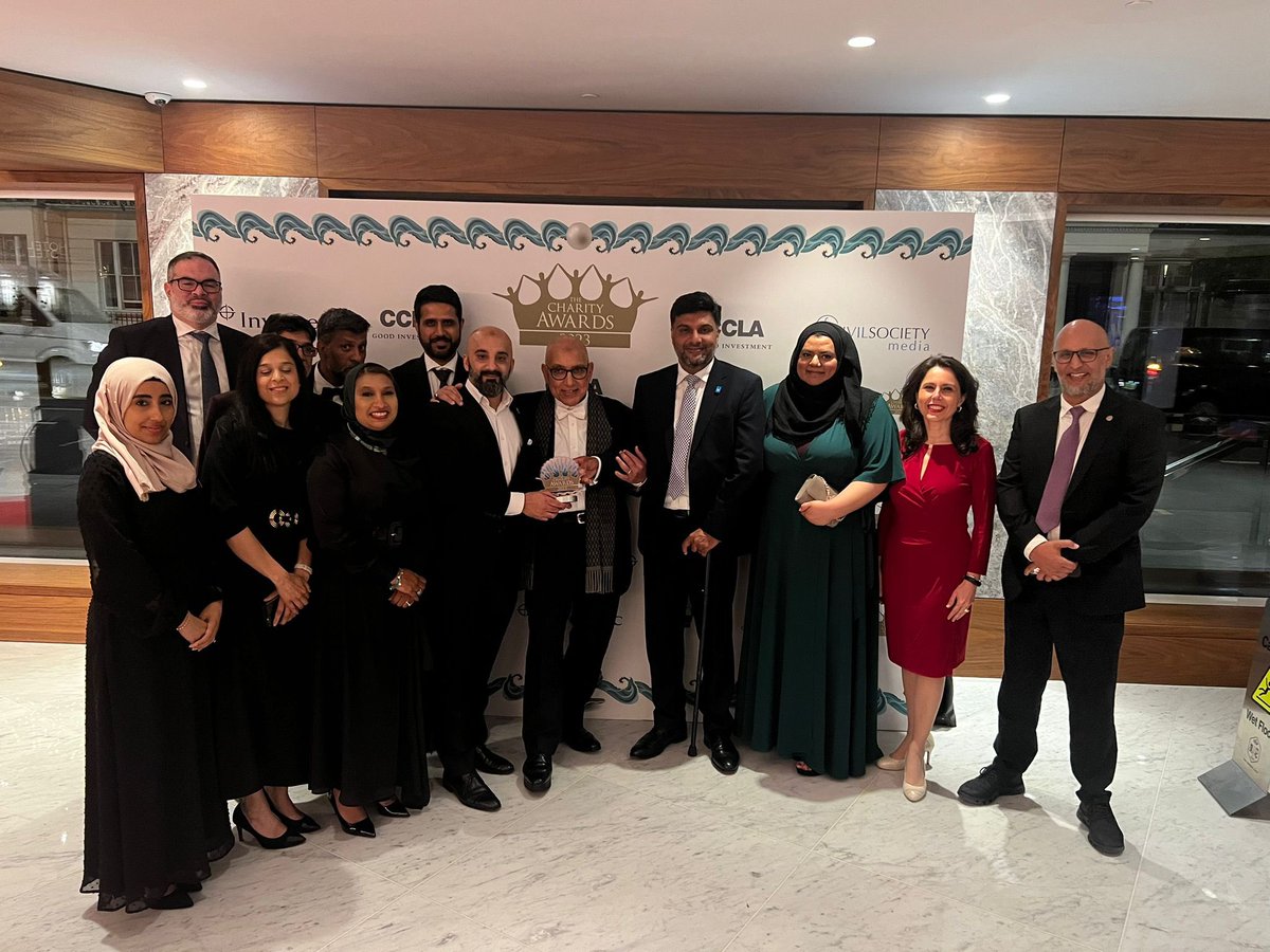 A very proud moment last night for the @IslamicReliefUK family as our founder @drhanyelbanna was awarded the Daniel Phelan Award for Outstanding Achievement at the prestigious #CharityAwards - great to see UK civil society recognise and celebrate the legend 👑