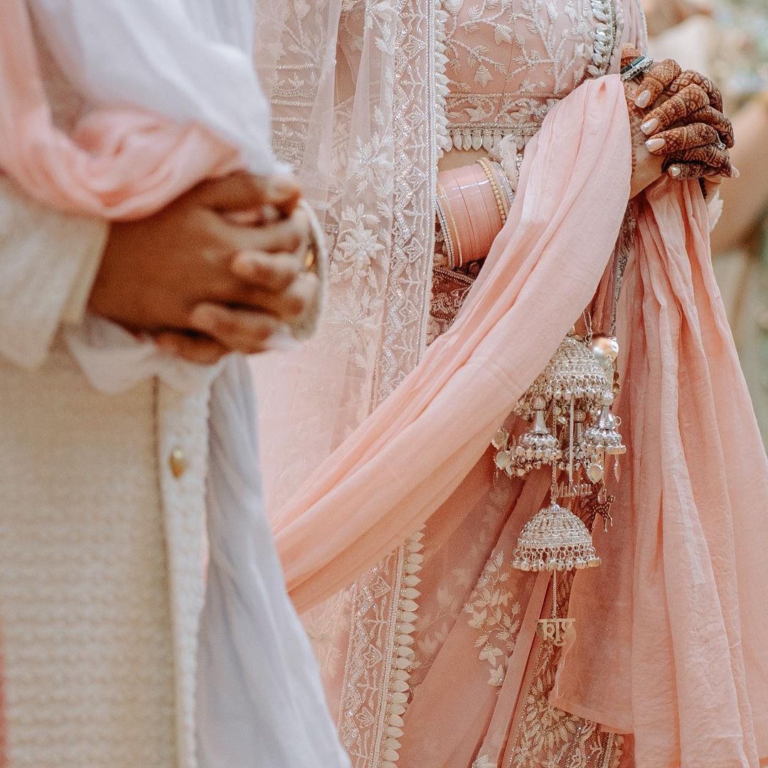 Pyaar Ka Punchnama’ Actress #SonnalliSeygall Ties The Knot With Hotelier Ashesh L. Sajnani in an Intimate Wedding Ceremony! ♥️

#indianbride #indianwedding #sonnalliseygall #pyaarkapunchnama #pyaarkapunchnama2 #kartikaaryan #sunnysingh #nushratbharucha #bridetobe #newlyweds #love