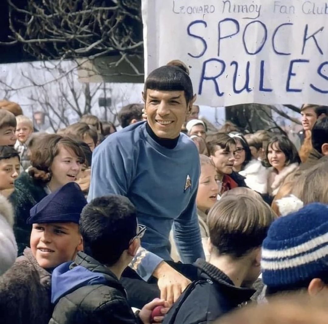 RETWEET if you too think SPOCK RULES! 🖖🖖🖖

#roddenberry #tbt #StarTrek