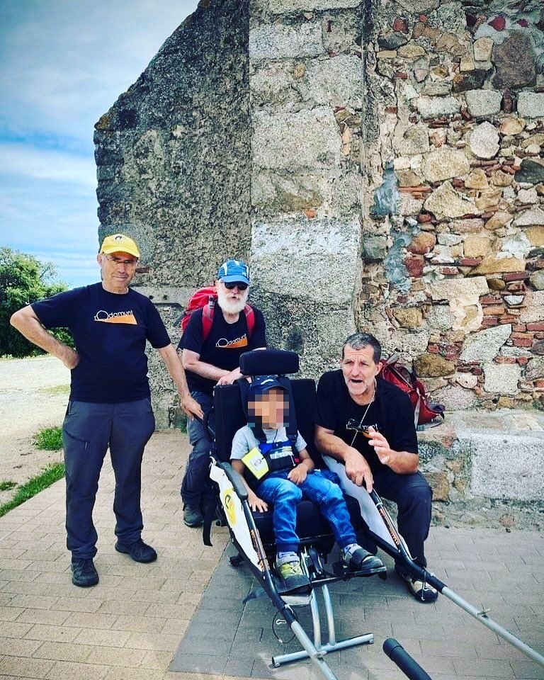 Donem Gràcies a l’associació Rodamunt per fer accessible una excursió a la natura. Som escola inclusiva. Tot@s som Lió! #SomLaLió