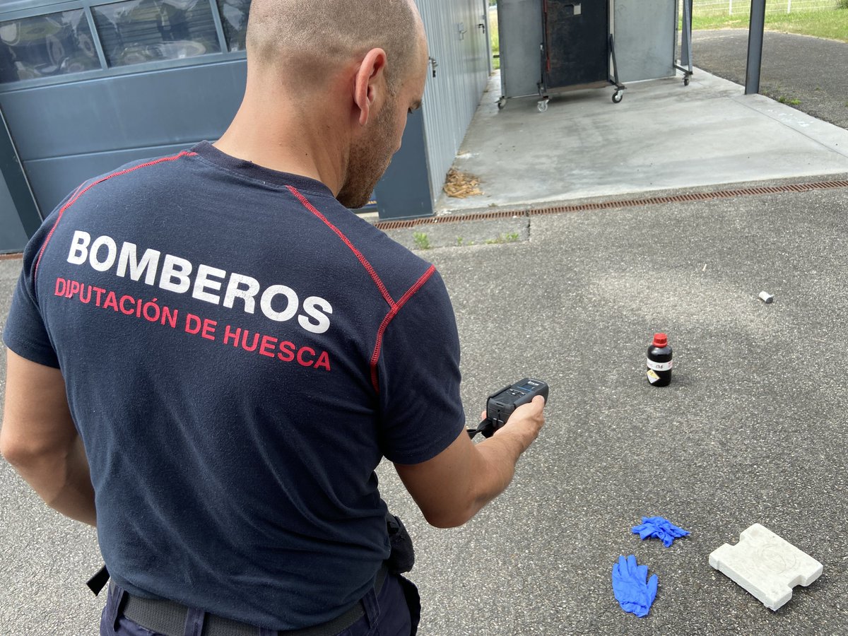 DMC_y_NBQ's tweet image. Excellente participación de los colegas del SPEIS de la Diputación de HUESCA en la formación de sensibilización al uso de detectores de radioactividad ☢️ con fuente sellada real y metodología operativa GOM
#DPH
#Radioactividad
#GOM
#Realismo