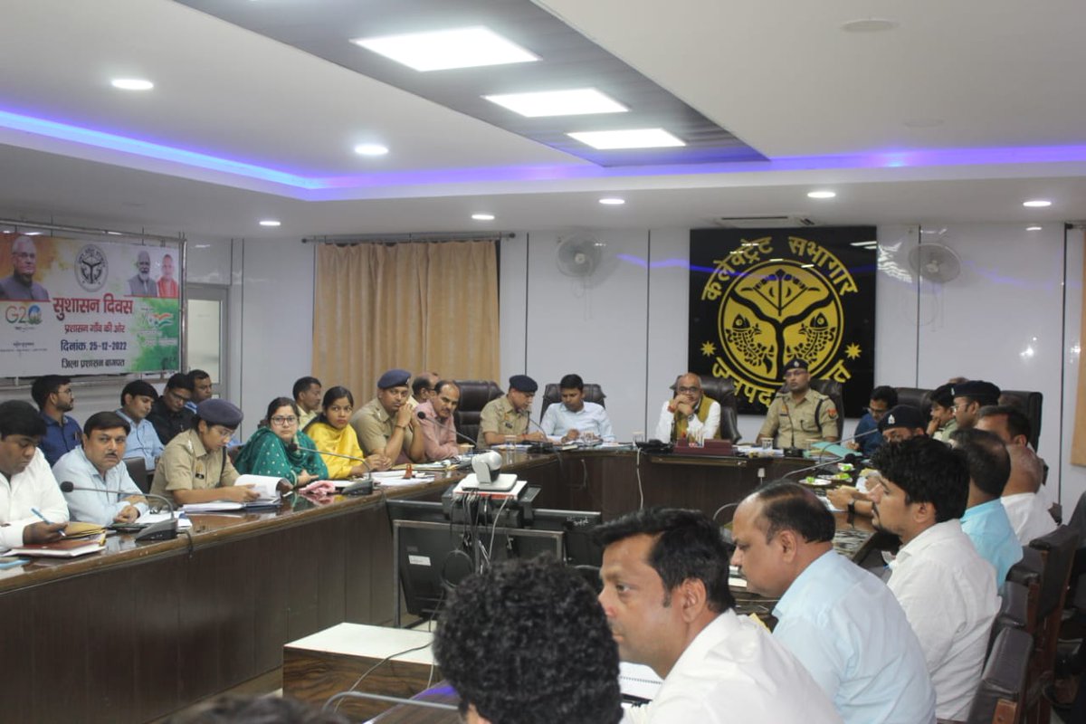 श्री परशुरामेश्वर पुरा महादेव मंदिर पर लगने वाले श्रावण मास की शिवरात्रि के ऐतिहासिक मेले व कावड़ यात्रा को सकुशल संपन्न कराए जाने उद्देश्य से  आज मंदिर समिति व  संबंधित अधिकारियों के साथ बैठक कर आवश्यक निर्देश दिए ।