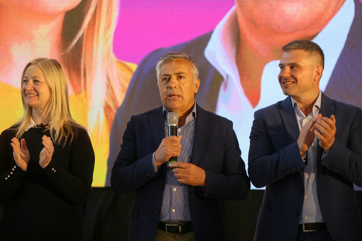 diegocostarelli's tweet photo. El equipo del @FrenteCambiaMza, liderado por @alfredocornejo, es garantía de experiencia y capacidad para administrar eficientemente Mendoza.
Este domingo, tenemos la responsabilidad de cuidar lo conseguido y trabajar juntos en lo que queda por hacer.
 #CreciendoJuntos https://t.co/38I5enMkPW