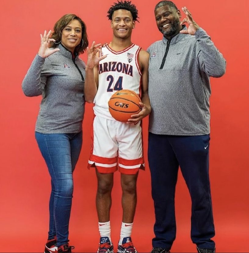 Today at 12:30! 🏀👇🎧
Join <a href="/ironmikeluke/">Michael Luke</a> and <a href="/jasonscheer/">Jason Scheer</a> as they discuss:

✅ <a href="/iluvjamari/">Jamari “jig” Phillips</a> shooting up the national rankings!
✅Phillips/Bryant - McD’s wings?
✅And a ton of realignment news as President Robbins clarifies reports 
Join us!

youtube.com/watch?v=vNA3rl…