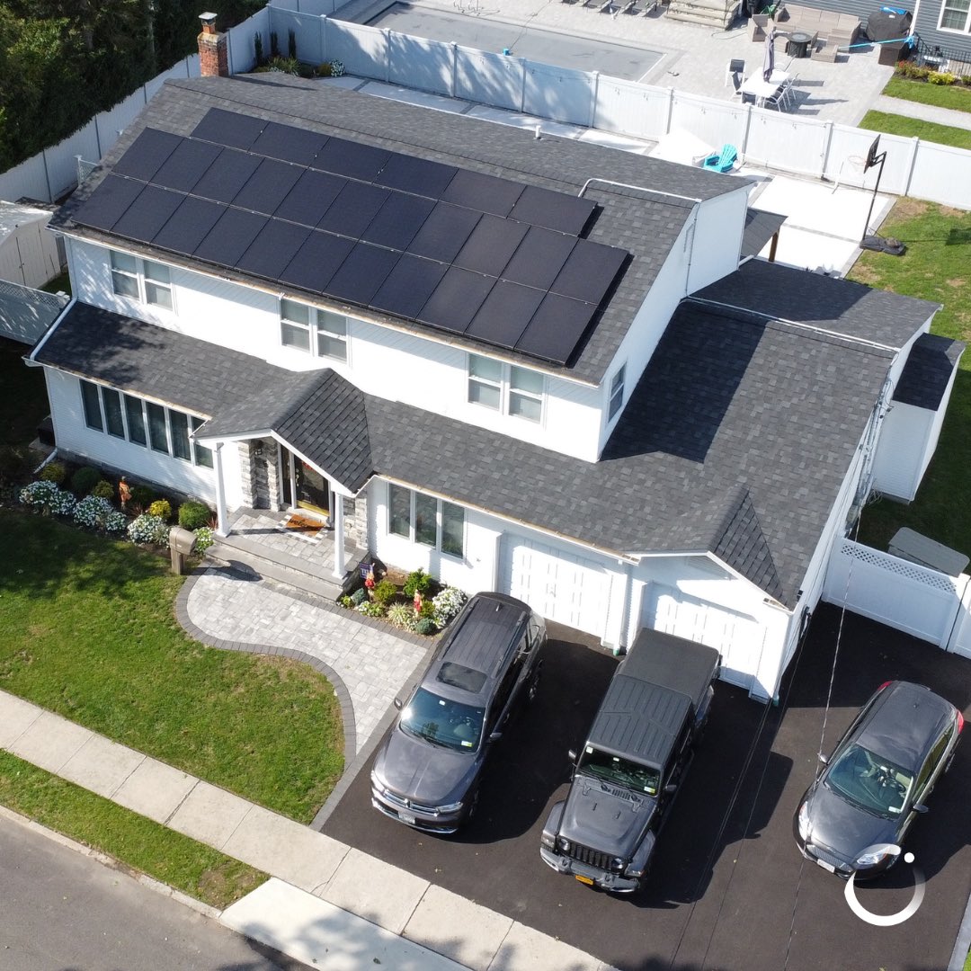 EmPowerSolar's tweet image. Power Move Thursday  ⚡️
Location: Plainview, NY
System size: 9.8 kW / 28 Panels / 350 Watt Panels
Annual Electric Savings: $3,356!
.
.
.
#PowerMoveThursday #SolarSavings #SolarPanels #SolarEnergy #CleanEnergy #TeslaPowerwall #SunPower #LongIsland #PSEGLI #EmPowerSolar #Plainview