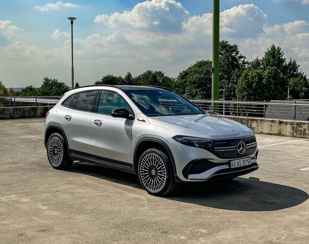 OtsileJK's tweet image. This weekend will be very interesting with a fully-electric Mercedes-Benz EQA 250 - the entry model to the Mercedes-EQ range.

I'm quite nervous because of my range anxiety, charging station availability and adapting my lifestyle to an EV. Let's see how it goes.