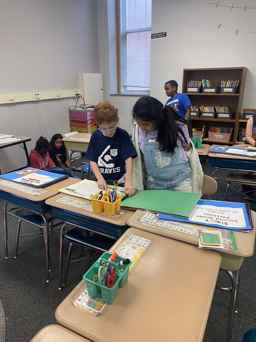MrsCasbonsClass's tweet photo. We had a great time sharing our 2nd grade portfolios with our classmates yesterday! 😎☀️🌻 https://t.co/OaskFlOXlU