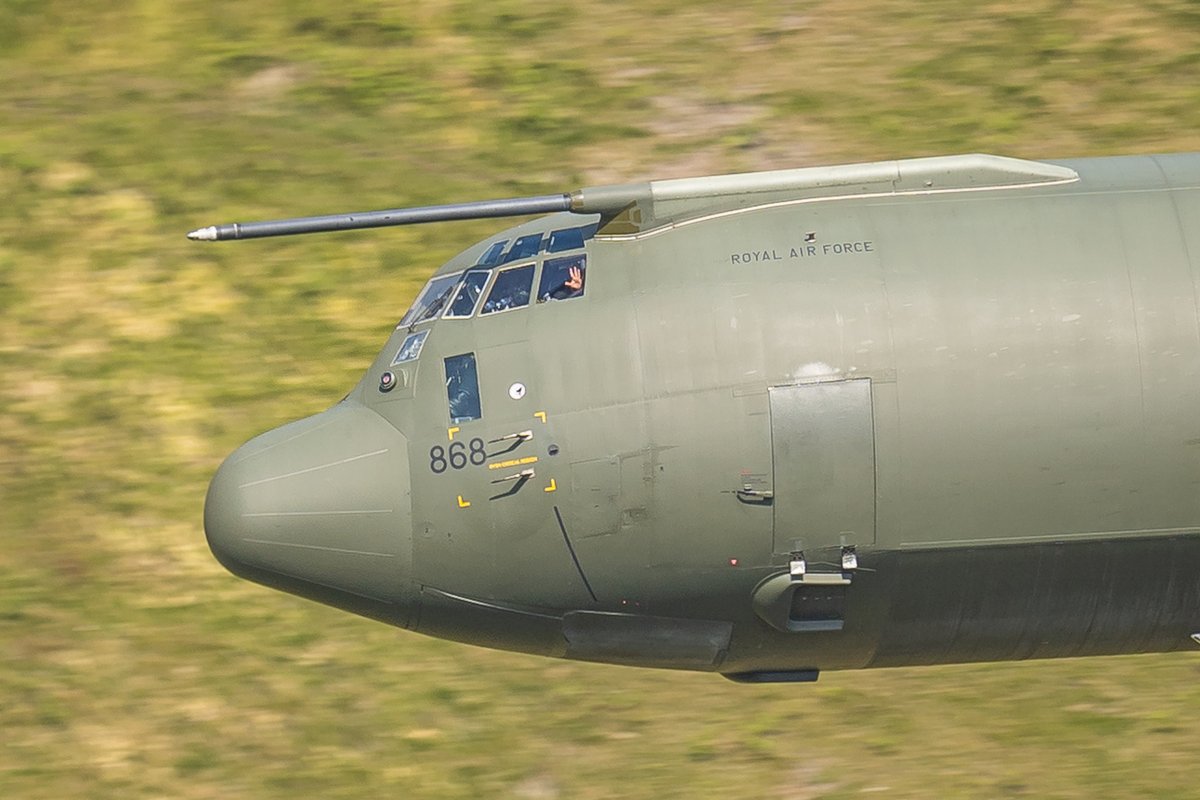 SJM09's tweet image. What will almost certainly be my last shot of an RAF Hercules in the low level system with their imminent retirement. It just won't be the same without them. Thank you to the crew of 'Omen 47' for the cheeky wave as they passed through the #MachLoop this morning. @RAFBrizeNorton