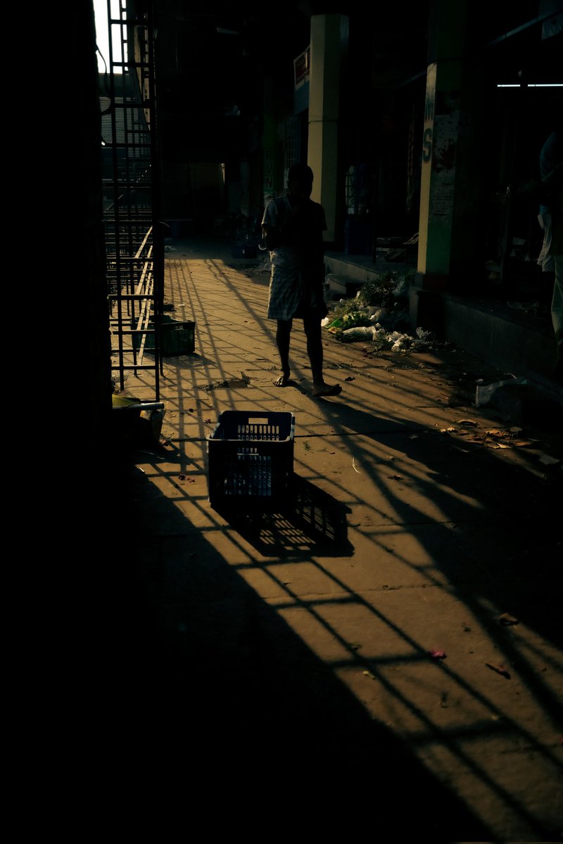 Stories of Daily Market 

#koyambedu #streetphotography #sonyalphain