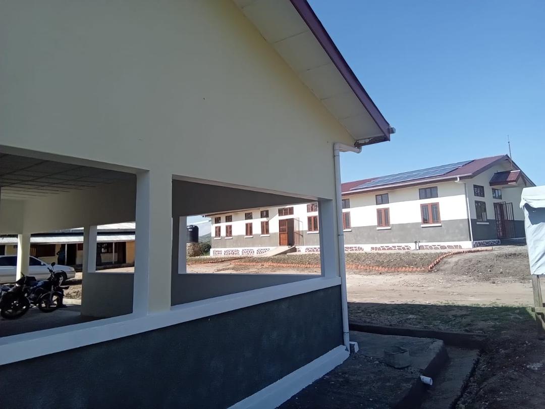 Nardinenzongola's tweet image. #Instat: ITURI La population  Remercie le chef de l'état Félix A. Tshisekedi pour cette belle réalisation,  Centre de santé NYAKERU RÉCEPTIONNÉ ce 3/JUIN/2023  Dans le territoire IRUMU, Ds le PDL 145 Territoires réalisé par le BCECO sous la supervision du DG Jean Mabi Mulumba...