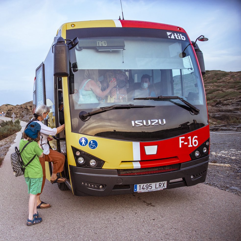 🎟️ Des de l’1 de juny ho tenim tot a punt per anar a Favàritx, puges?

📲 Entra al web mou-tmenorca.com i troba els horaris 

L4️⃣3️⃣ La línia L43 ofereix 6 serveis diaris

🚌 Mou-te en bus per Menorca!

#MoutMenorca #Favaritx #TransportPúblicMenorca #MobilitatCIME