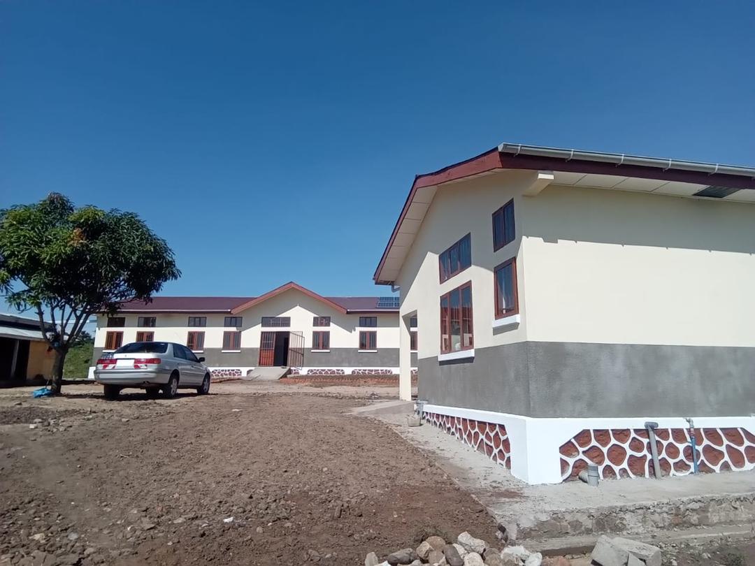 Nardinenzongola's tweet image. #Instat: ITURI La population  Remercie le chef de l'état Félix A. Tshisekedi pour cette belle réalisation,  Centre de santé NYAKERU RÉCEPTIONNÉ ce 3/JUIN/2023  Dans le territoire IRUMU, Ds le PDL 145 Territoires réalisé par le BCECO sous la supervision du DG Jean Mabi Mulumba...