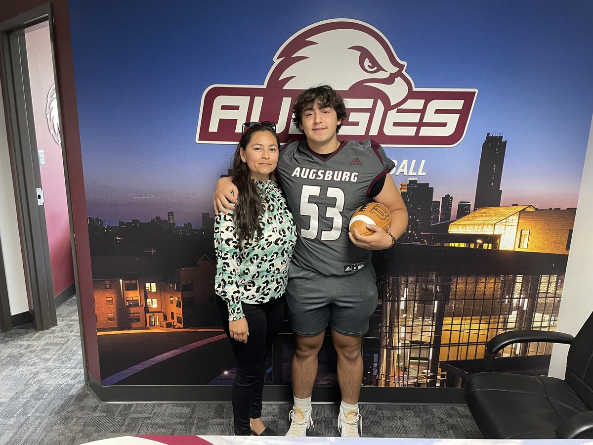 FrankieMontano8's tweet photo. Thanks @Augsburg_FB for inviting me out! I had a great time and am blessed to receive an official offer. @DerrinLamker https://t.co/Xg9qL4sdlW