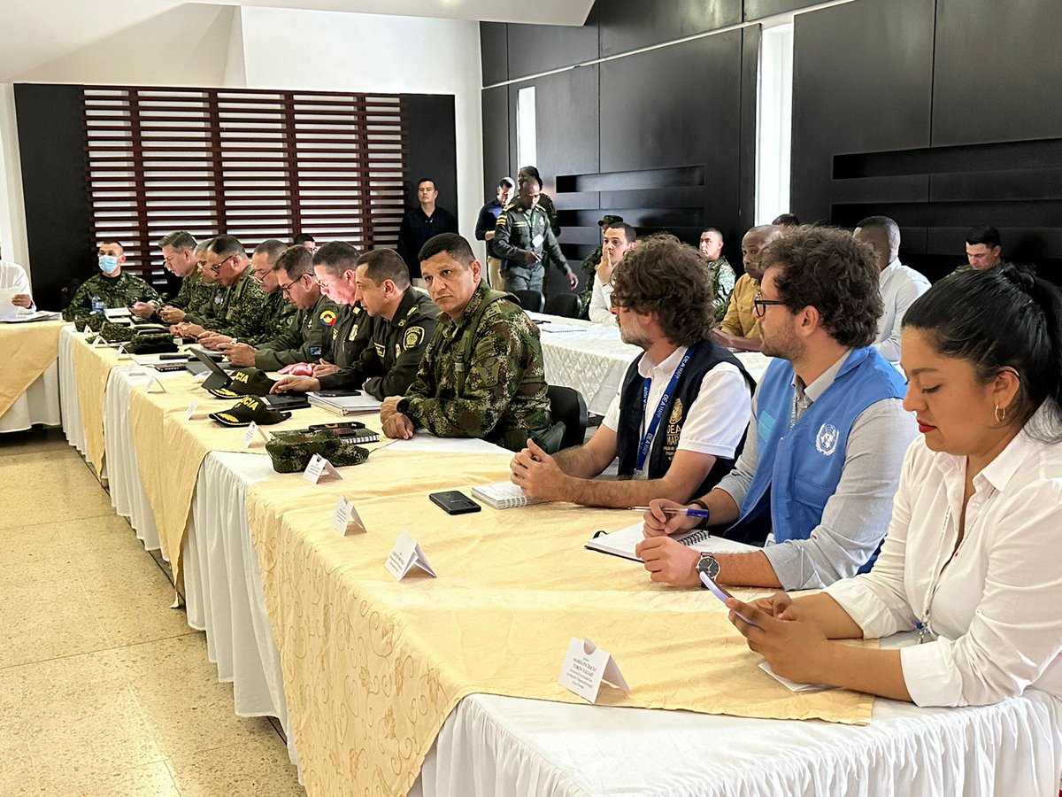 ICBFColombia's tweet photo. #ICBFenRegiones La Subdirectora @avel1984 llegó a #Chocó junto con el Ministro de Defensa @Ivan_Velasquez_, con el objetivo de escuchar y atender las peticiones de las comunidades en el marco de la coordinación de @ACADESAN. https://t.co/RA2ZqtzXaZ