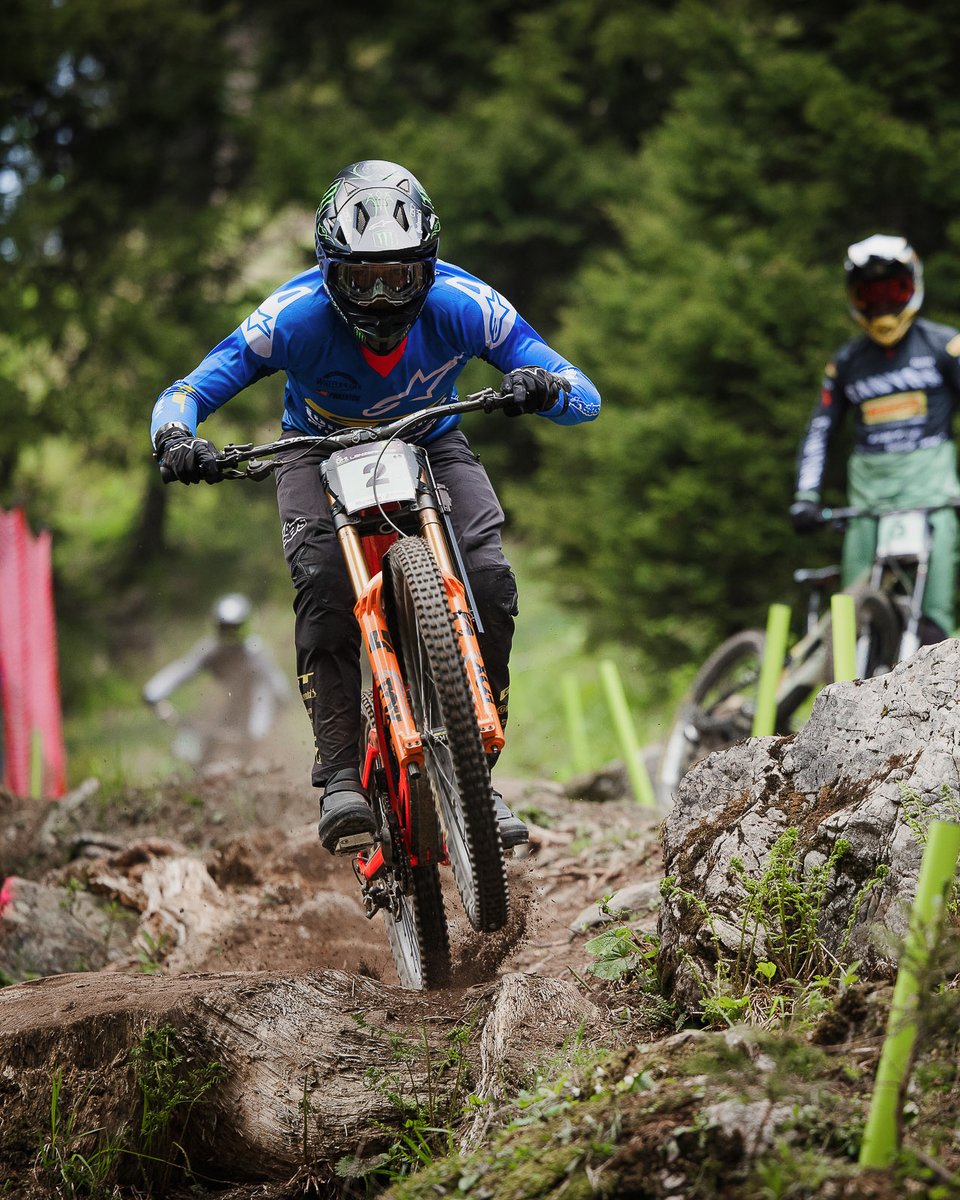 UCI_MTB's tweet photo. Riders conquering the Lenzerheide downhill track 💥

Who will be the king of the weekend? 👑🇨🇭

#MTBWorldCup https://t.co/WIjNHwh9Iy