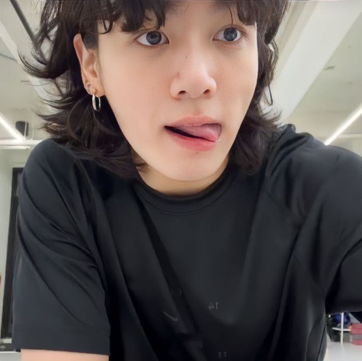 jungkook de calcinha ⚢︎ tweet media