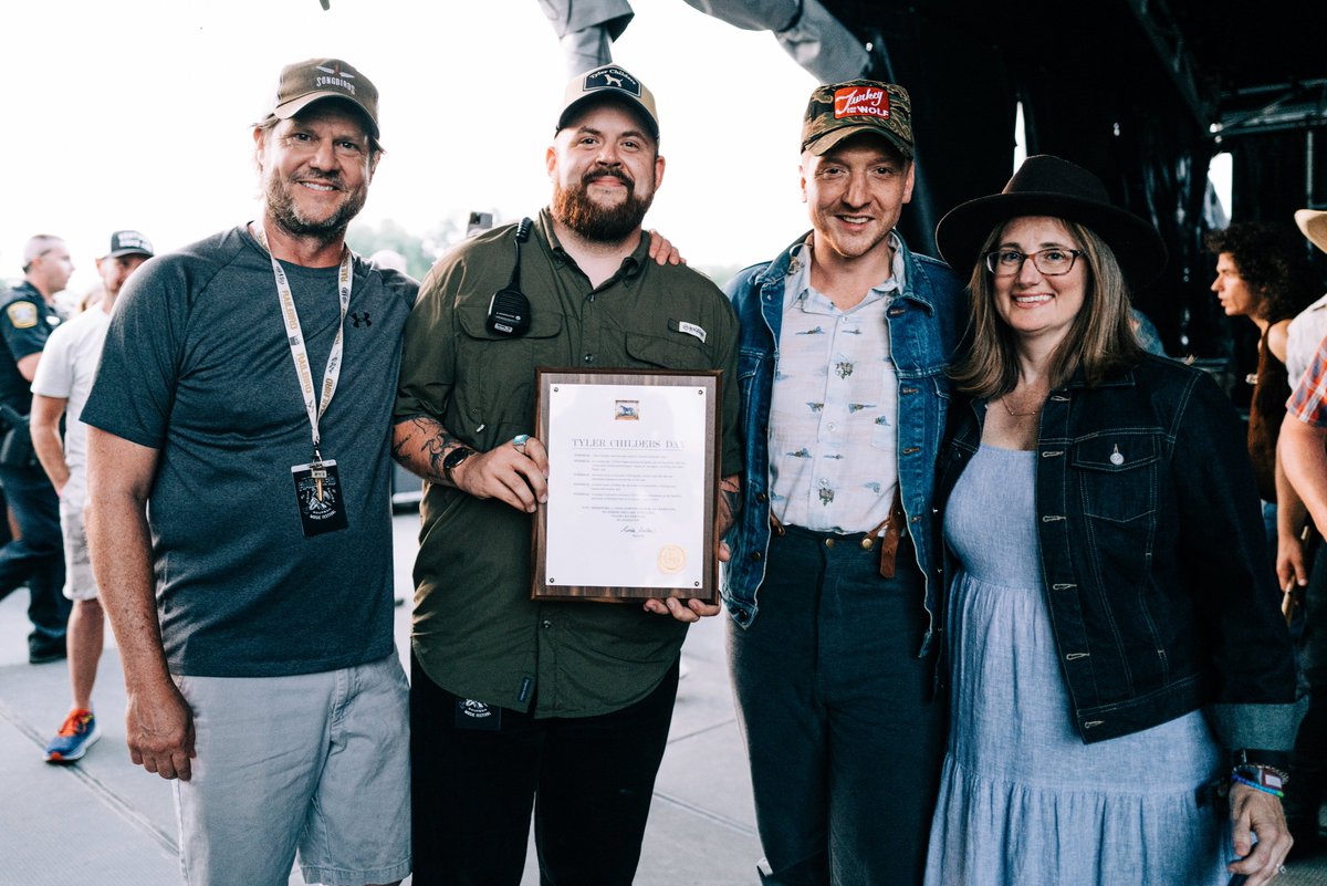 TTChilders's tweet photo. Mark your calendars, June 4th is Tyler Childers day in Lexington, KY. Thanks for everything @RailbirdFest!
See ya'll in Chicago at the @saltshedchicago. https://t.co/FNB9ZX7wHp