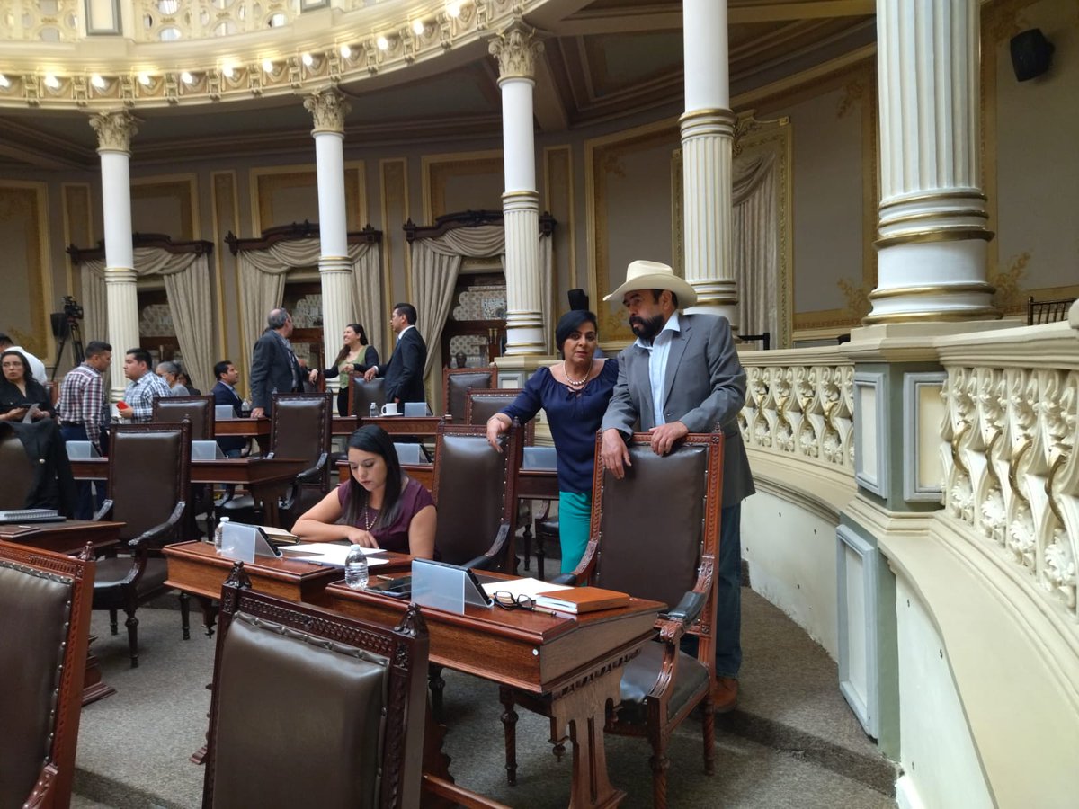 #jueves 
El día de hoy nos encontramos en Sesión Pública Ordinaria donde se reforman y adicionan diversas disposiciones de la Ley de la Benemérita Universidad Autónoma de Puebla. 
#MORENA
#yoconrobertobl
#distrito13
#buap